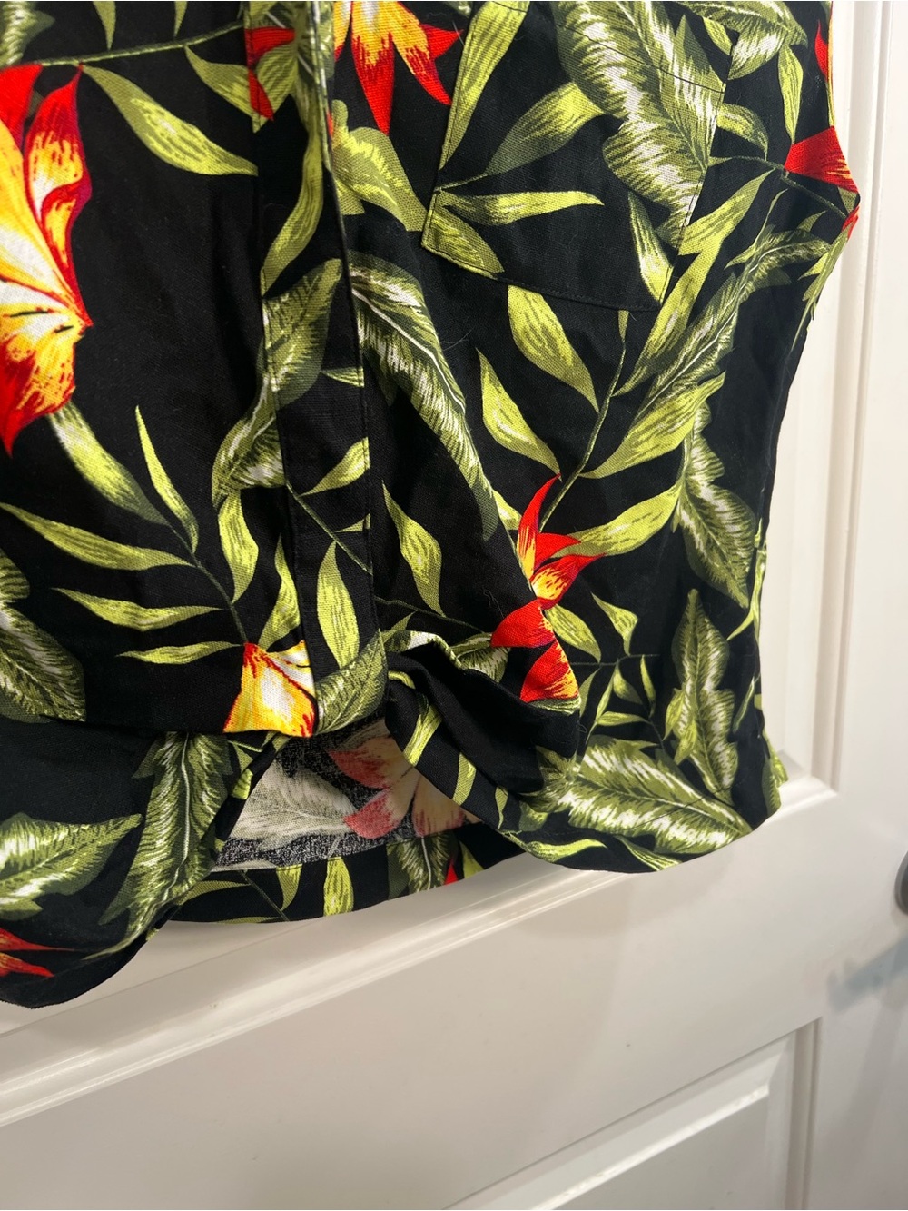 Rachel Zoe Sleeveless Tropical pattern Top black and green with shoulder pads - Picture 9 of 11